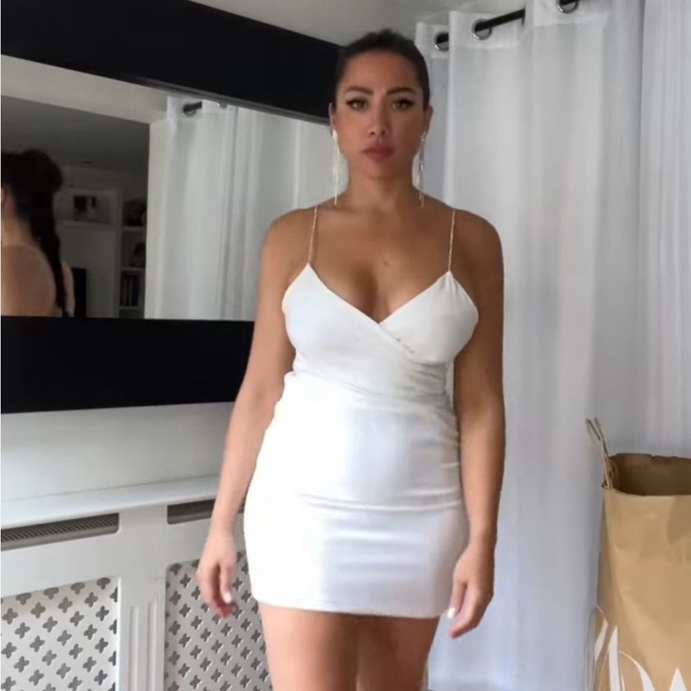 🆕#174 Zara White SHINY STRAPPY MINI DRESS
Rhinestone straps, Size Medium NWT - Picture 14 of 16